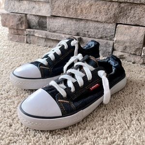Levi’s Big Girl Sneakers size 4 (UK 3) Denim Slip On Loafer Blue White Comfy